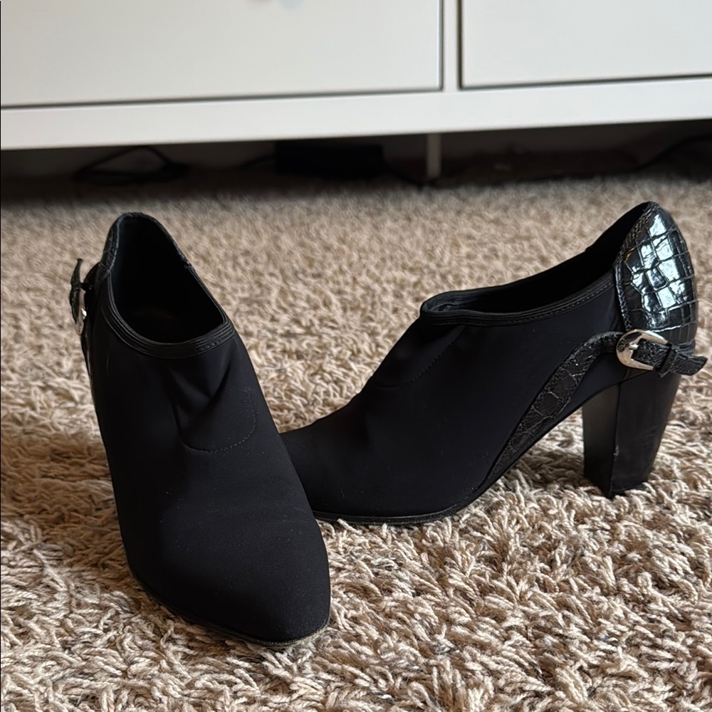 Donald J. Pliner Black Shootie Pump